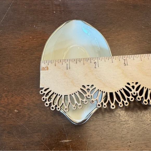 Lenox Olympia Lemon Shaped Ivory Color with Platinum Trim Trinket Dish - Picture 13 of 14